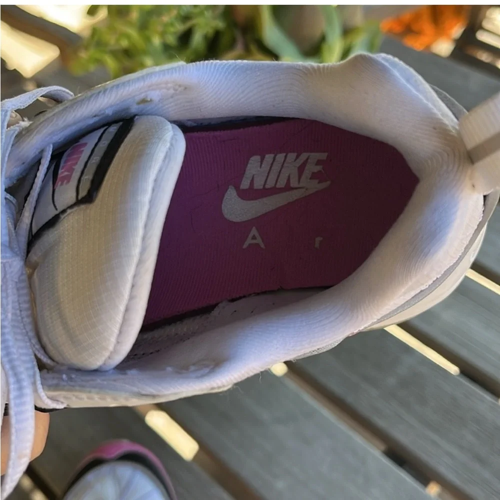 Nike White and Black Sneakers with Retro Design - Picture 5 of 7